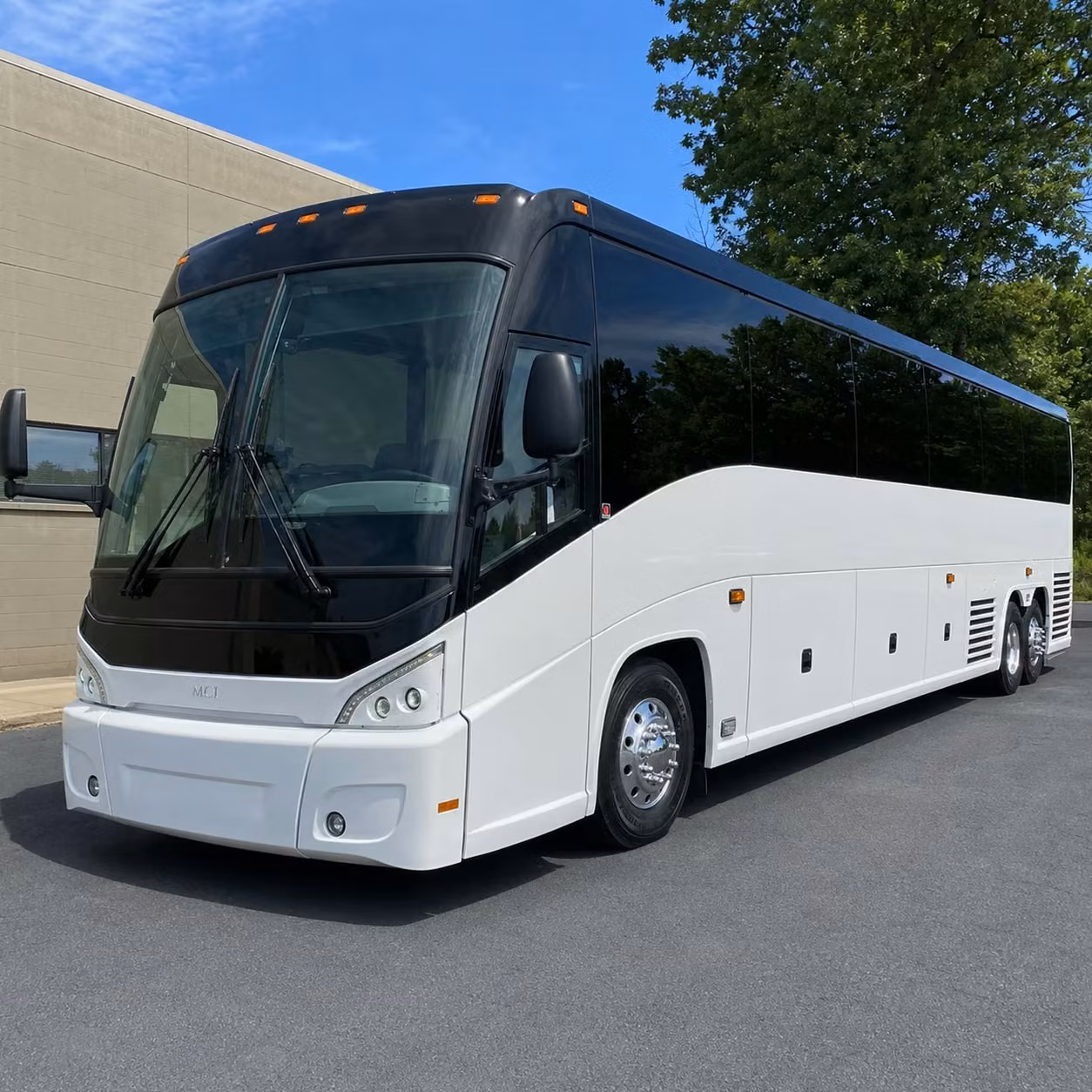 charter bus shuttles between mfr and southern oregon s top destinations