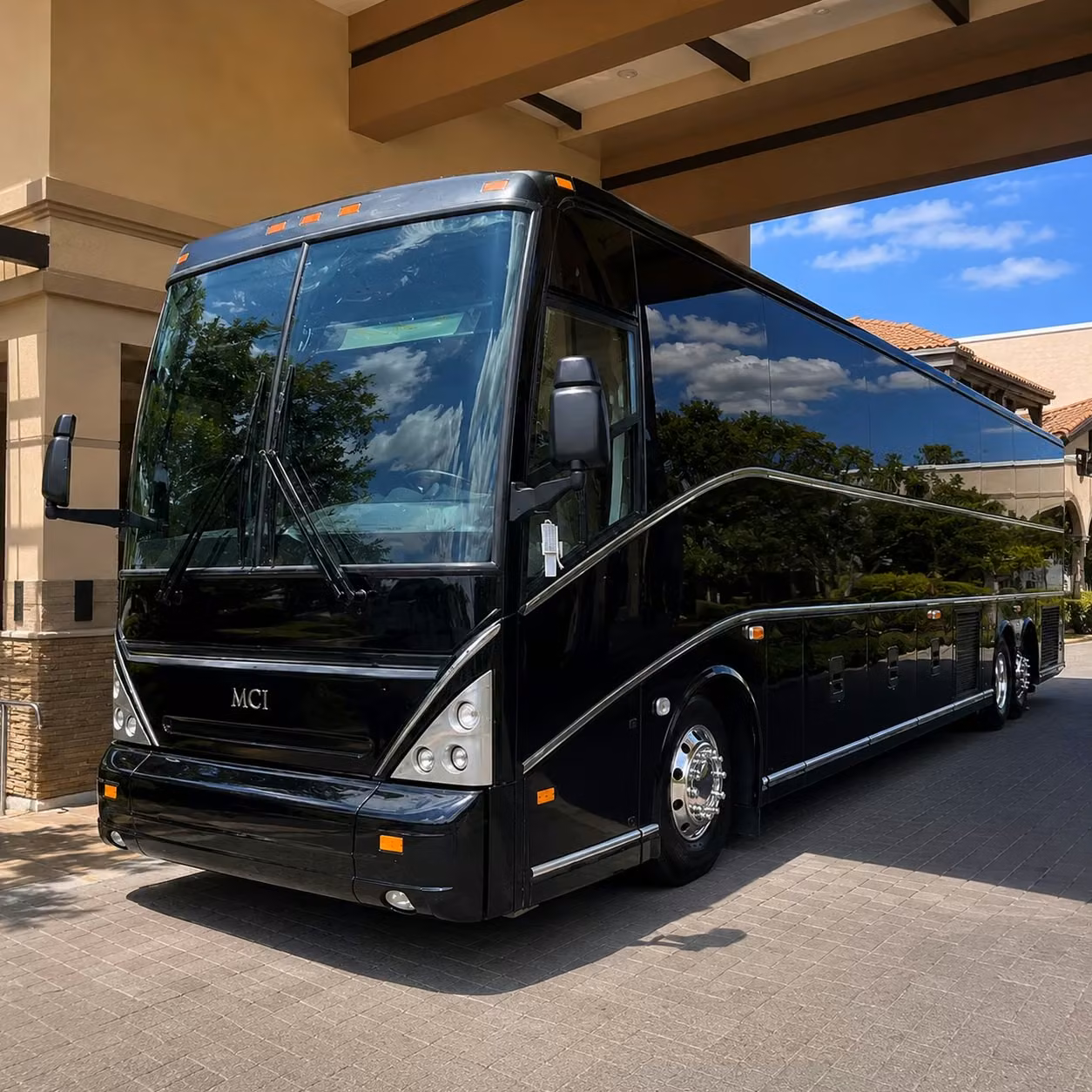 corporate airport shuttles to rogue valley international medford airport that run on your schedule